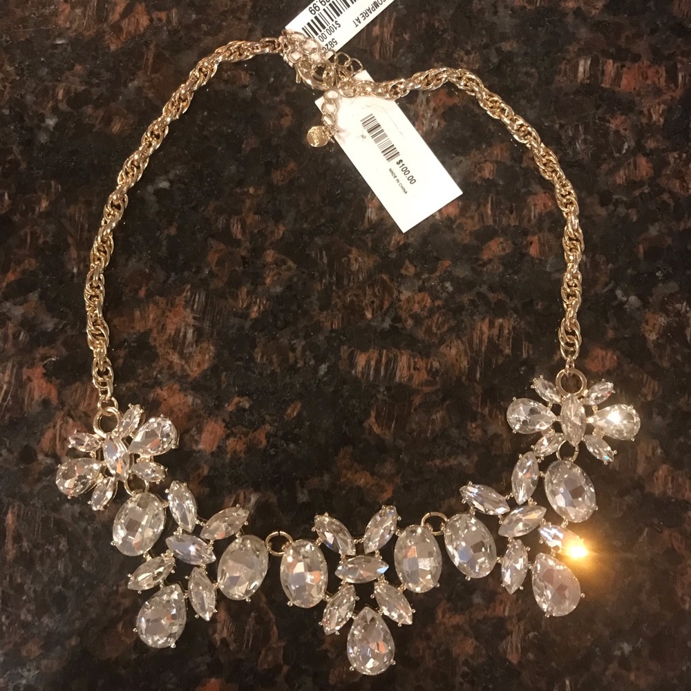 NWT fashion jewelry crystal necklace